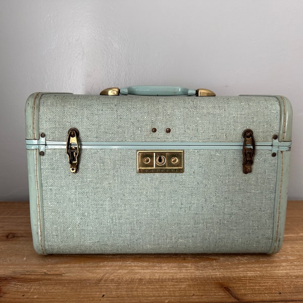 Vintage turquoise blue Samsonite train case