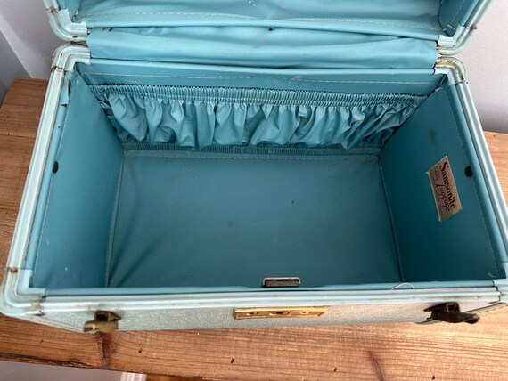 Vintage turquoise blue Samsonite train case - image 6