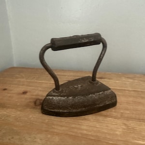Vintage Wapack sad iron # 3- 1800&#39;s cast iron