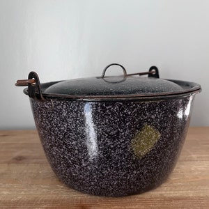 Enamel blue pot with lid