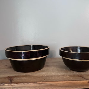Set of 2 stonewear brown bowls