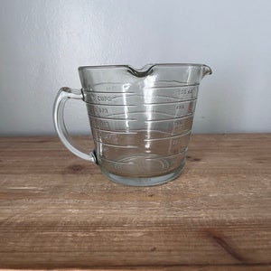 32OZ GLASS EMBOSSED MEASURING CUP