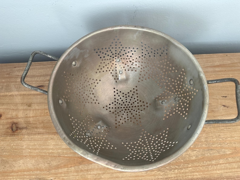Vintage Tri-footed Aluminum Star Pattern Colander/strainer - Etsy