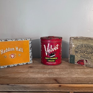Velvet tobacco tin with 2 cigar boxes