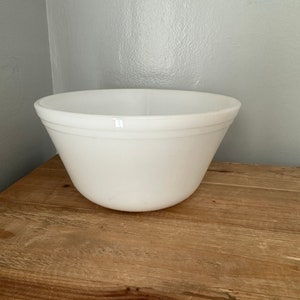Vintage Federal milk glass mixing bowl