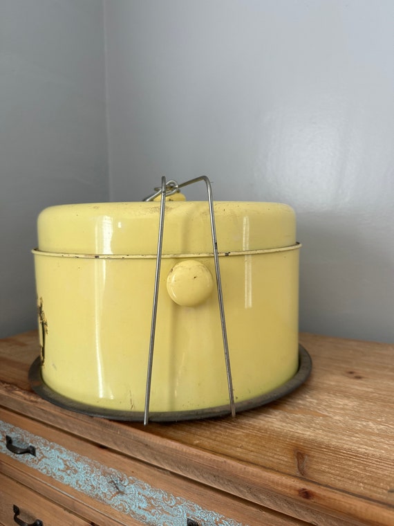 1950's yellow aluminum cake carrier - image 3