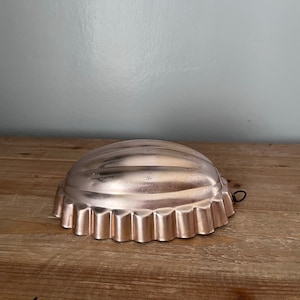 Vintage Copper Oval Mold: Ribbed Design, Kitchen Decor (7x5 Inches)