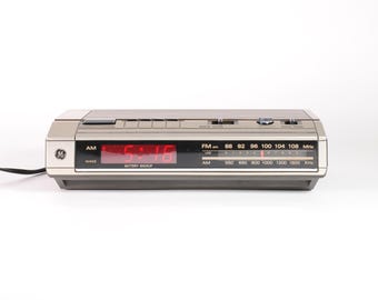 GE Alarm Clock AM/FM Radio | Model No. 7-4634B - Red Display with Instructions