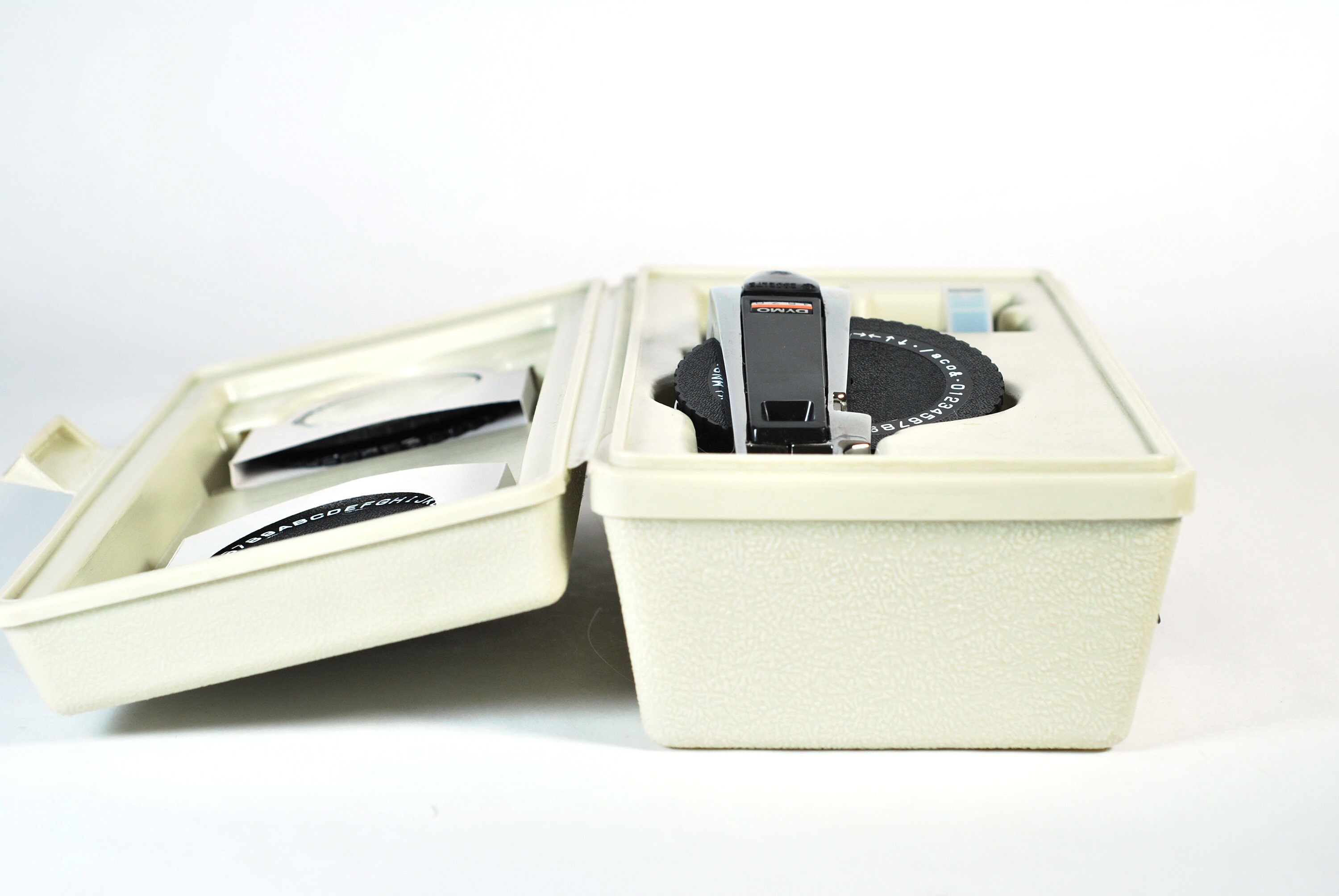 Chrome DYMO Interchangeable Embossing Labeler | DYMO 1570 - With