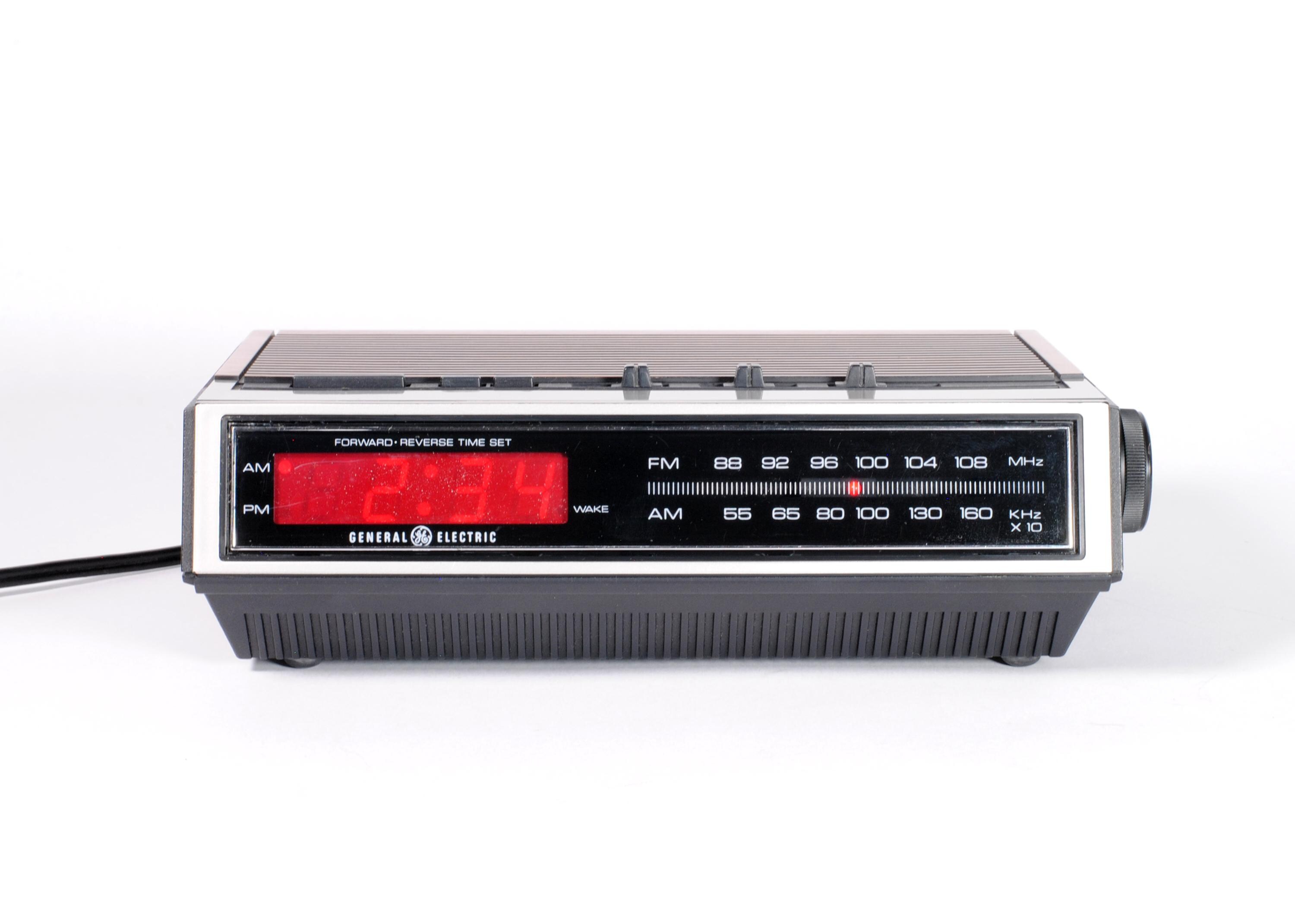 Retro GE Alarm Clock Am/fm Radio | Model No. 7-4631B - Dimmable