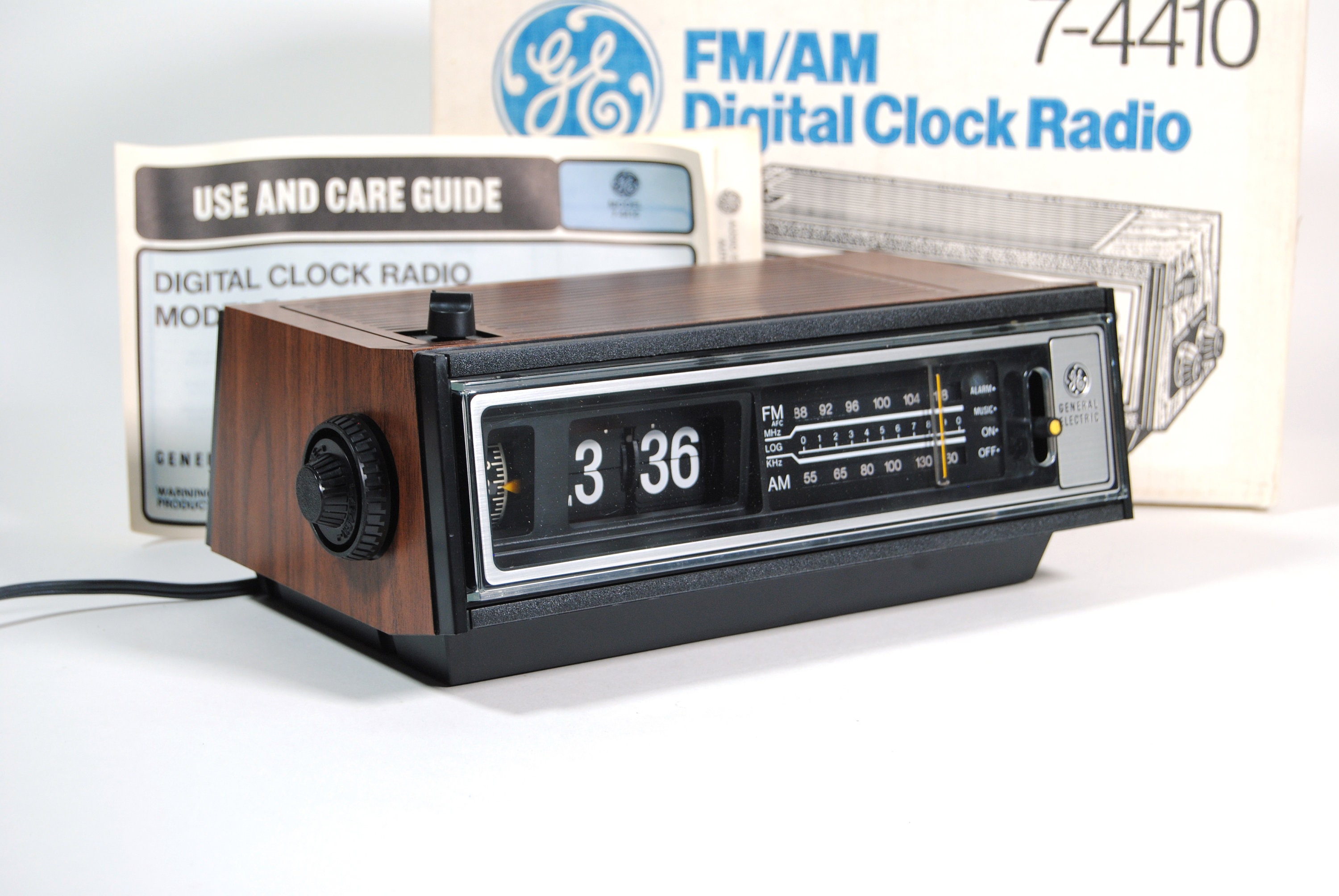 New Old Stock | Vintage 1970s General Electric 7-4410 Flip Clock