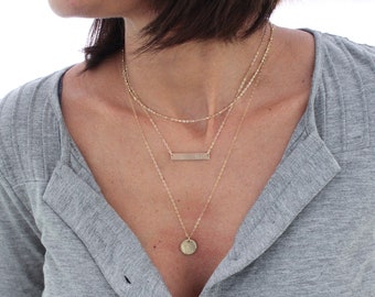Conjunto de collares en capas - Collar de 3 capas - Collar de barra en capas, gota de rocío y collar de disco martillado - Personalizado relleno de oro de 14 quilates, plata