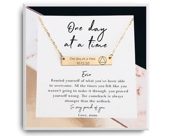 Colar da Sobriedade - Joia de Recuperação - Colar AA - Presente para 1 ano de sobriedade - Alcoólicos Anônimos - joia da sobriedade - 12 passos da recuperação