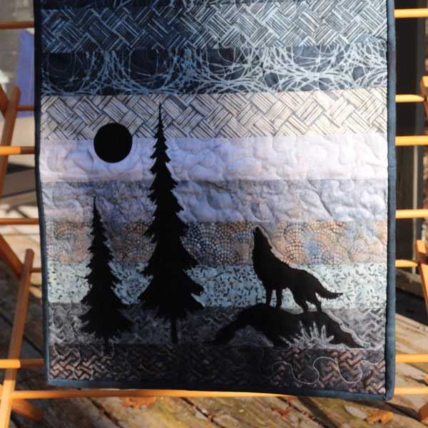 Quilted Blue Gray Howling Wolf Silhouette Table Runner