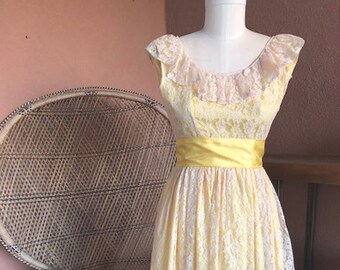 1950s A-line belted Lace Party Dress