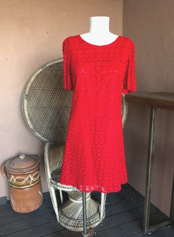 1960s/1970s Red Crochet Shift Dress - image 2