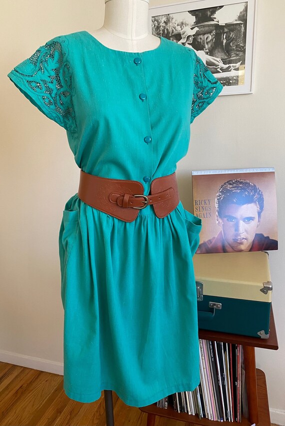 1970s Mint Green women's dress with cutwork embroidery. Size large/ extra large