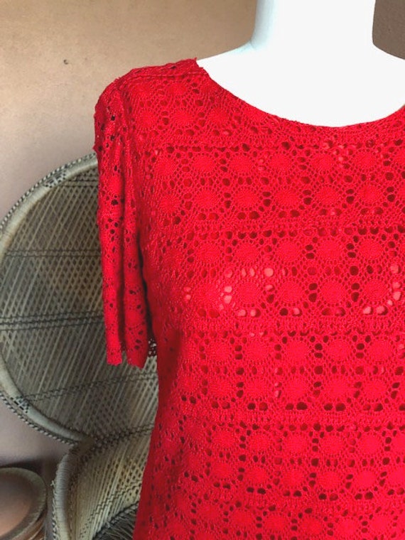 1960s/1970s Red Crochet Shift Dress - image 3