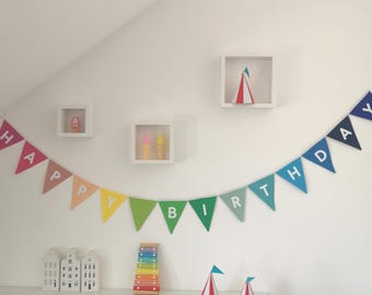 Pennant chain Happy Birthday, solid pink to blue