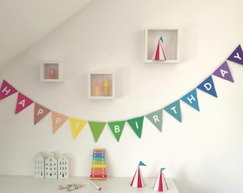 Pennant chain Happy Birthday, solid pink to purple
