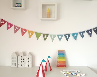 small pennant chain Happy Birthday red to dark blue