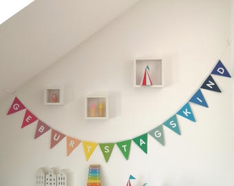 Pennant chain for birthday child, solid pink to blue