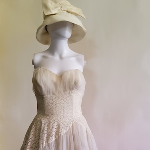 Vintage Classic 50s Strapless Lace Wedding Dress