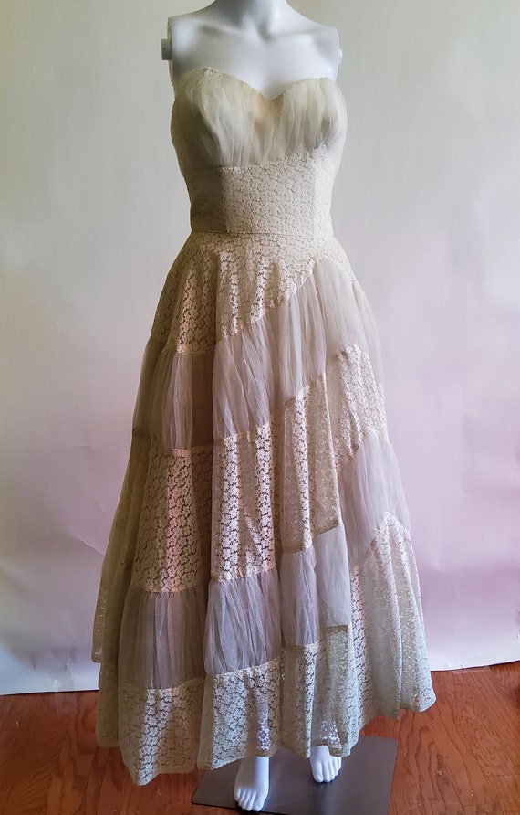 Vintage Classic Strapless Wedding Dress - image 8