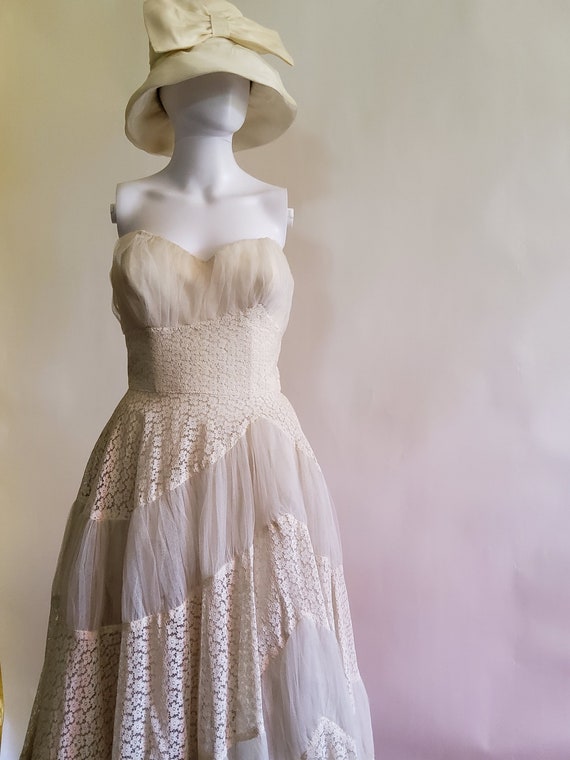 Vintage Classic Strapless Wedding Dress - image 1