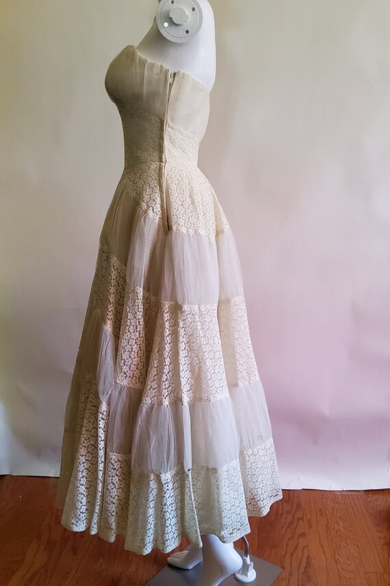 Vintage Classic Strapless Wedding Dress - image 2