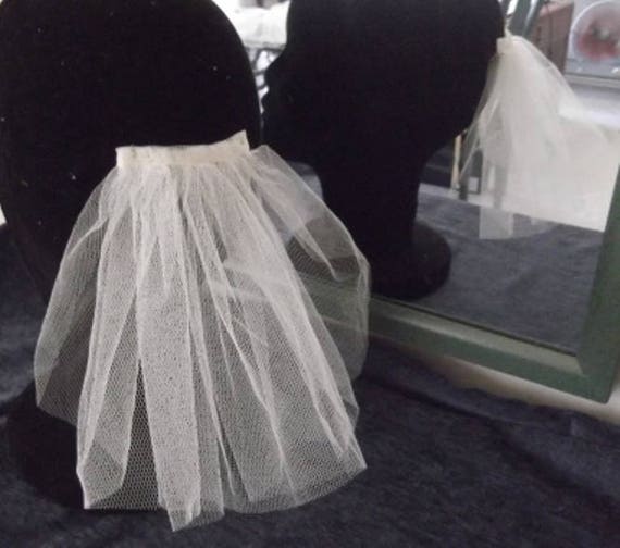 14 cm length Ivory Single Tier Cut Edge Tulle Cropped Bridal Veil