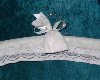 White and Green Lace Padded Coathanger and Lavender Sachet