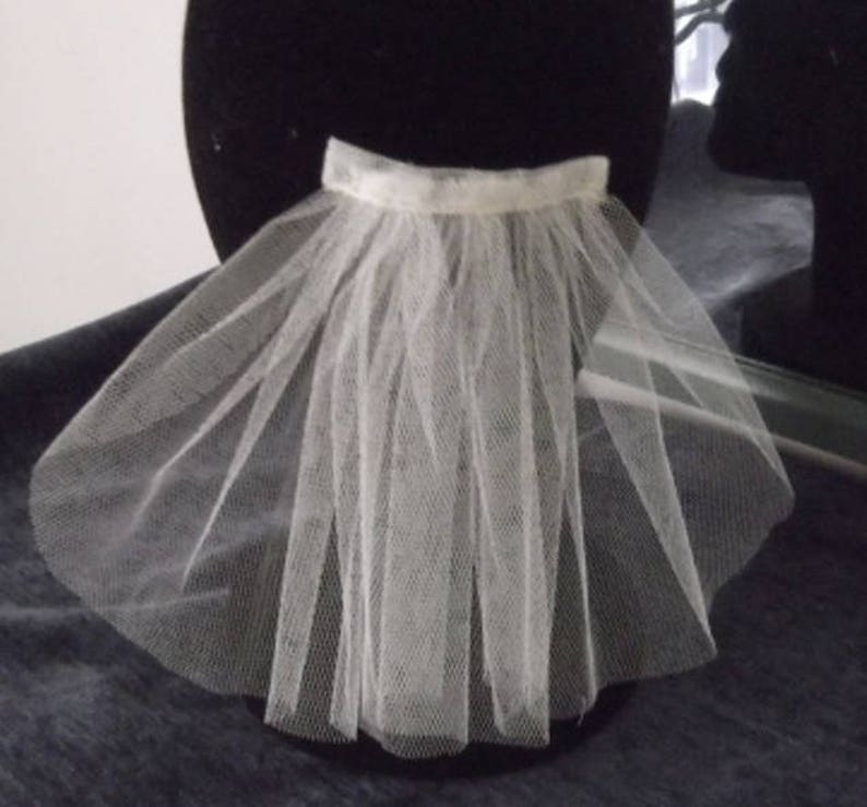 14 cm length Ivory Single Tier Cut Edge Tulle Cropped Bridal Veil