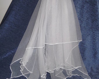 Hankerchief cintura longitud velo. Estilo clásico para los vestidos nupciales. Colores disponibles - blanco, marfil, crema o negro