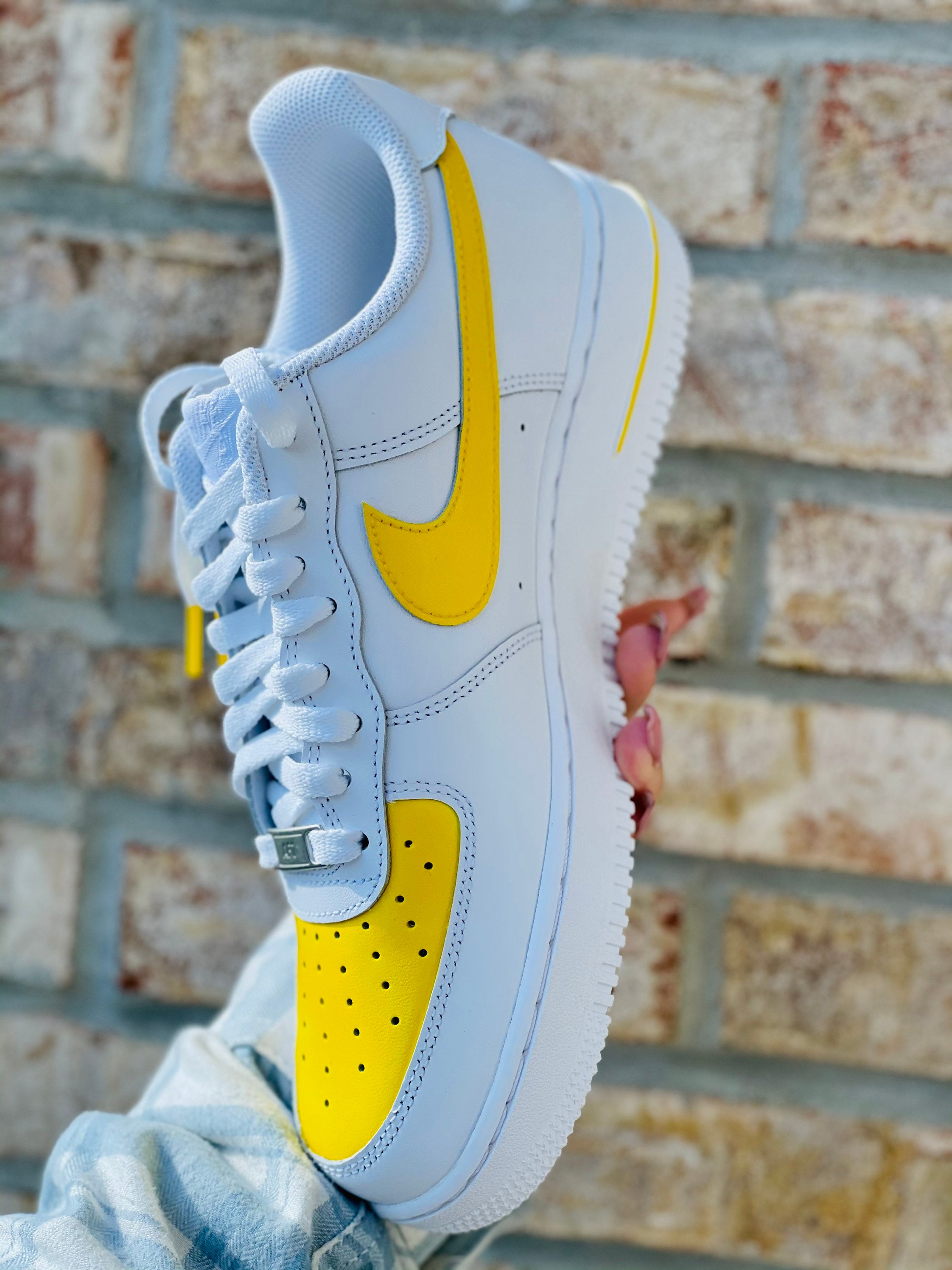 pink nike tekno