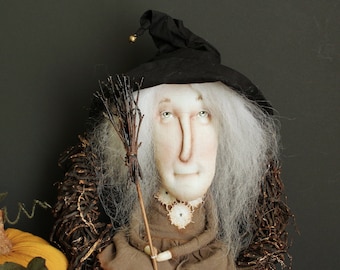 Muñeca de bruja de Halloween hecha a mano con escoba y calabaza, muñeca OOAK, muñeca de espíritu espeluznante