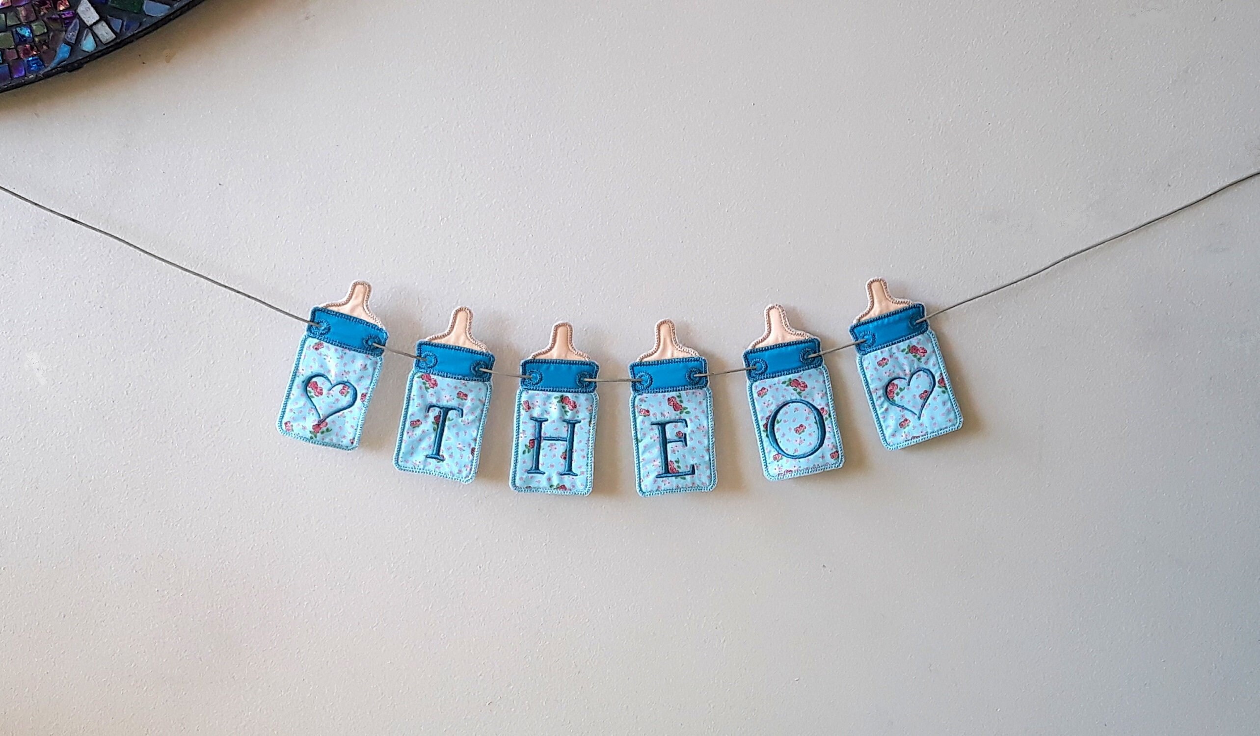 Broderie Machine, Guirlande Biberons, Personnalisation Lettres Prénom Brodées, Cordon Gris, Décorati