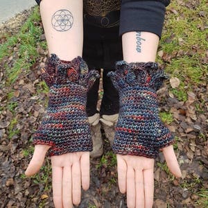 PATTERN: Dragon scale crochet gloves Pattern PDF image 9