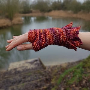 PATTERN: Dragon scale crochet gloves Pattern PDF image 4