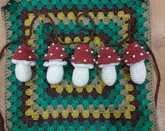 PATTERN - Mushroom garland