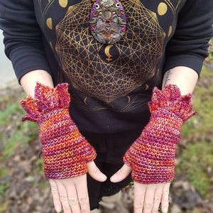 PATTERN: Dragon scale crochet gloves Pattern PDF image 2