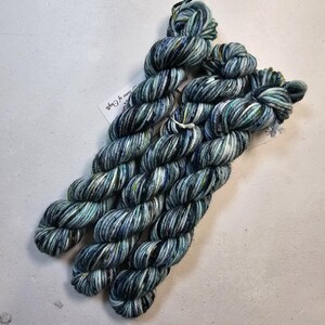SWメリノ/ナイロン、DK重量糸、MINI D281、20g
