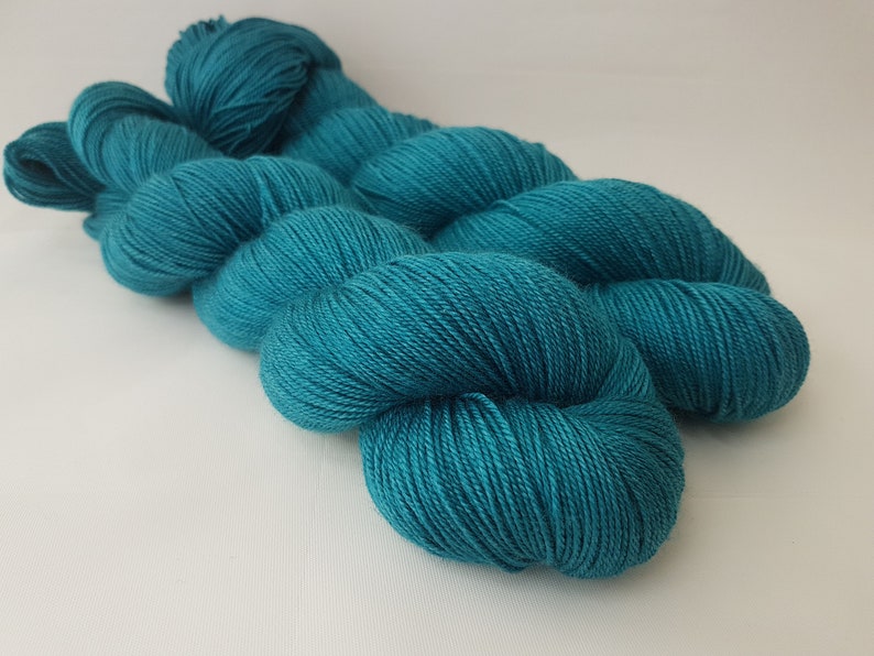 100g Hand dyed SW Merino Silk Cashmere yarn 4-ply Fingering weight TEAL