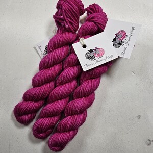 SW メリノ/ナイロン、DK 重量糸、MINI D283、20 g