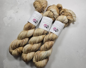 Hilo SW Merino Silk Cashmere, 4 capas, grosor fingering, 100 g, CREMA BRULÉE