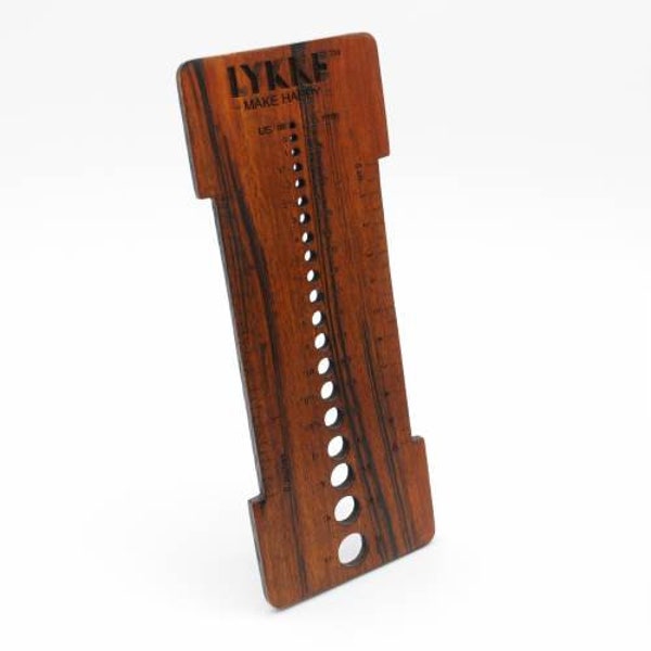 LYKKE ROSEWOOD needle gauge + swatch measuring tool