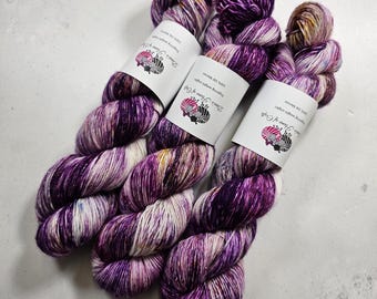 SW Merino singles, fingering weight, 100 g, EM PURPLE