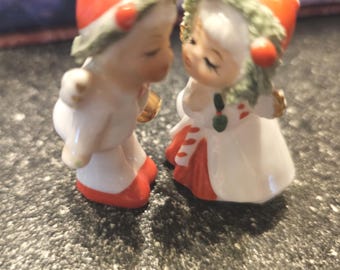 Napco Christmas Kissing Carolers Bone China Miniatures 1950s