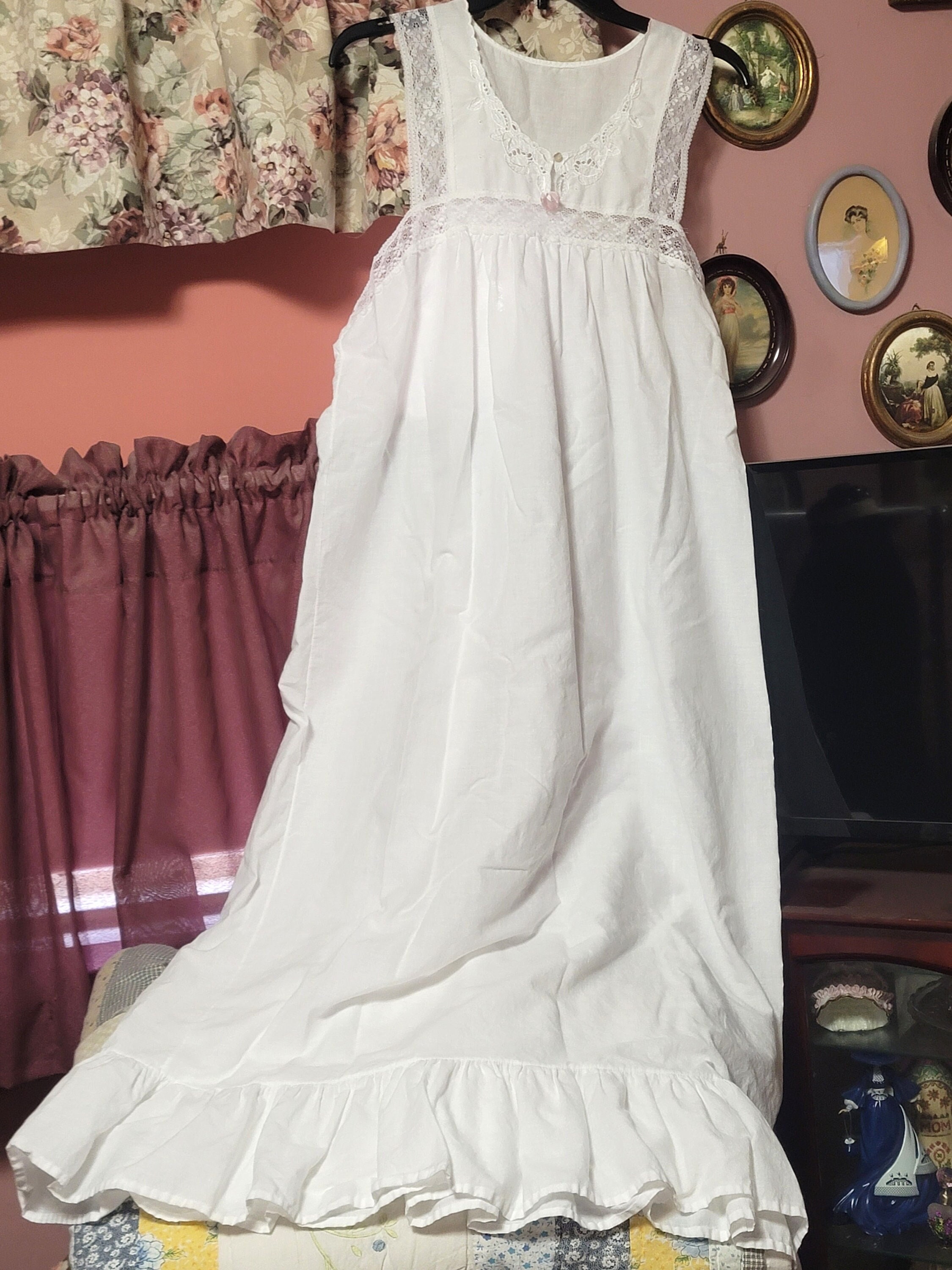Vintage Victorian-Type Nightgown Medium