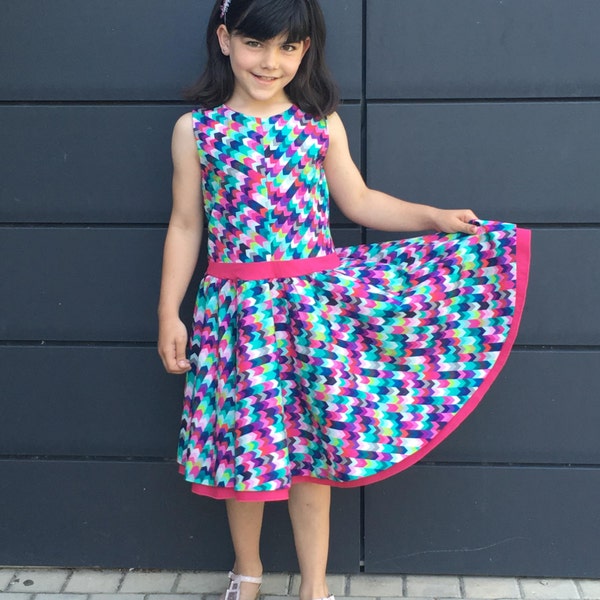 Patrón de costura vestido  verano niña con falda de capa o circular y espalda cruzada 2 a 8 años sin botones ni cremallera